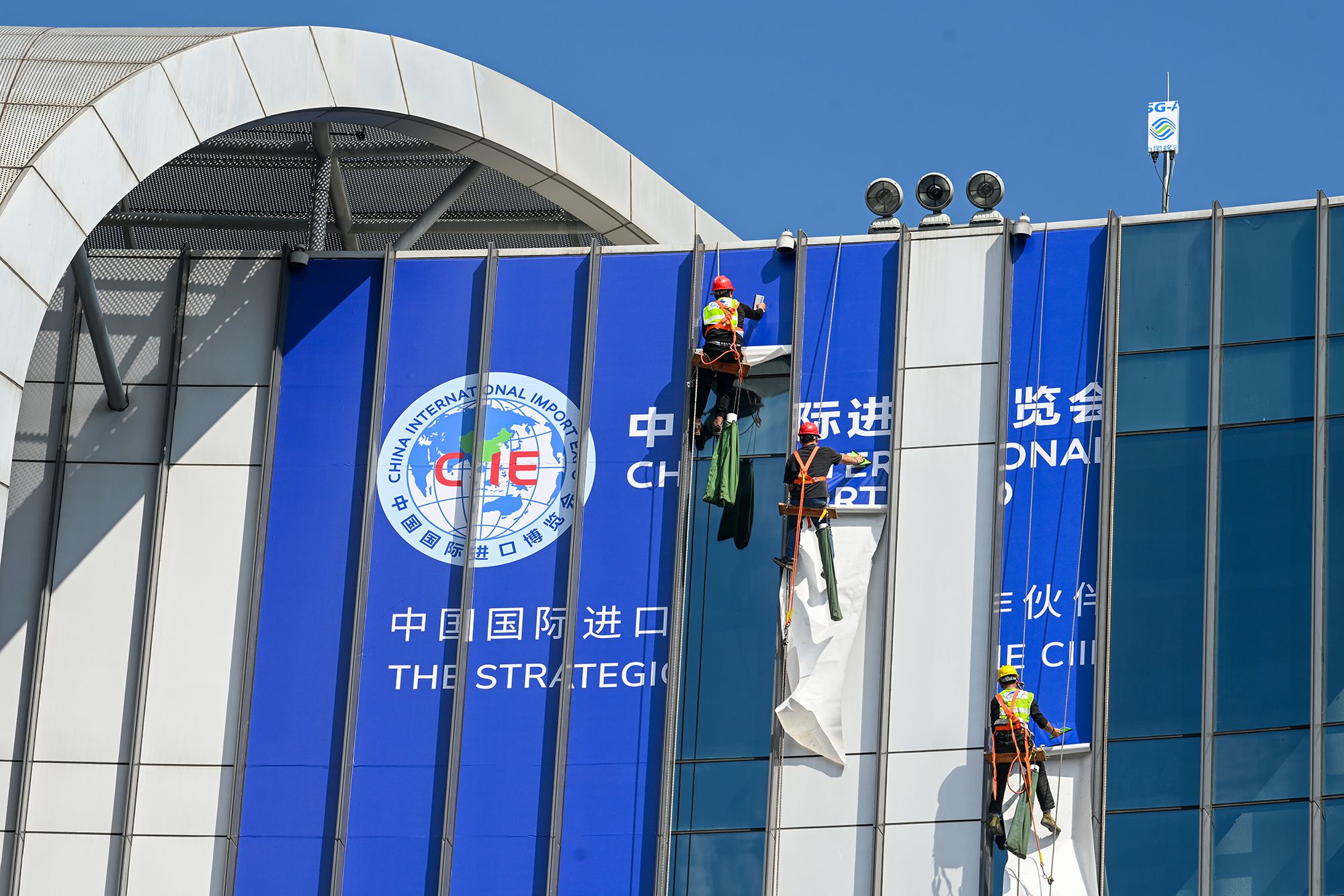冲刺！进博会所有展台主体结构将于11月2日完成(图1)