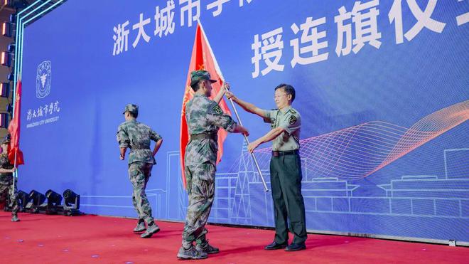 汇芳华启新篇！直击2024级新生开学典礼！(图6)