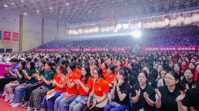 汇芳华启新篇！直击2024级新生开学典礼！(图5)