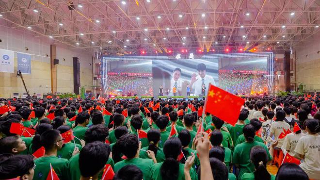 汇芳华启新篇！直击2024级新生开学典礼！(图9)