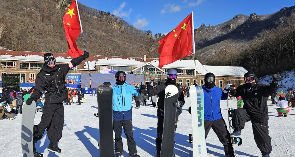 花式过冬 嗨游辽宁｜丹东“冰雪温泉莓好欢乐季”今日绽放(图1)