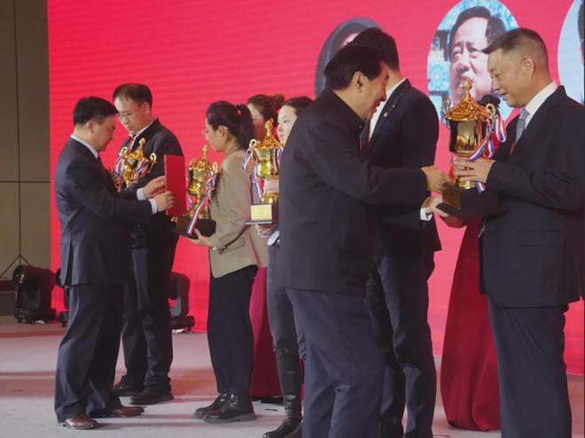 第六届华夏经济发展高峰论坛暨2024经济影响力人物年会概况(图7)