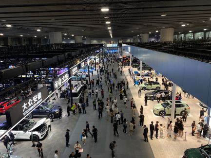 直击实拍！2024广州车展一汽集团“新车合集”抢先看(图1)