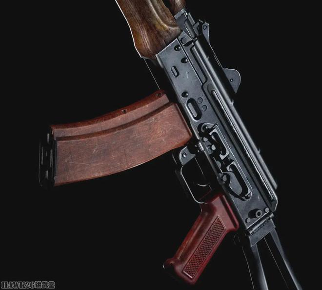 细看：AKS-74U短步枪3D模型 射击游戏的道具 精致还原以假乱真(图3)