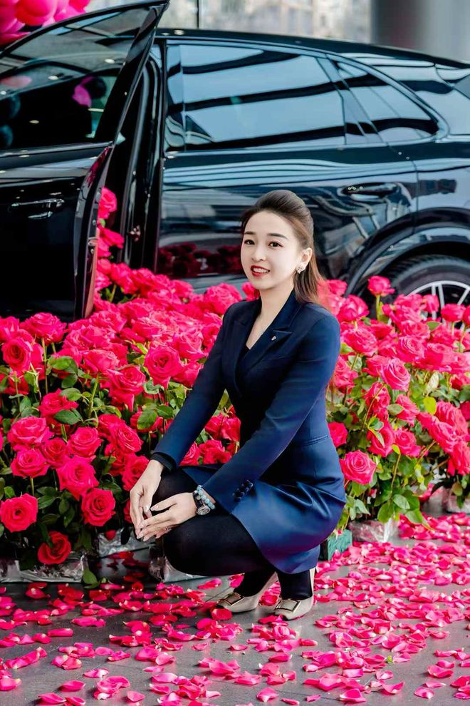 新浪蜂鸟｜对话保时捷女销冠牟倩文：两年卖出340台车的代价(图6)