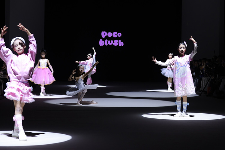 边舞边跑×上海时装周poco blush优雅舞动梦幻秀场(图3)