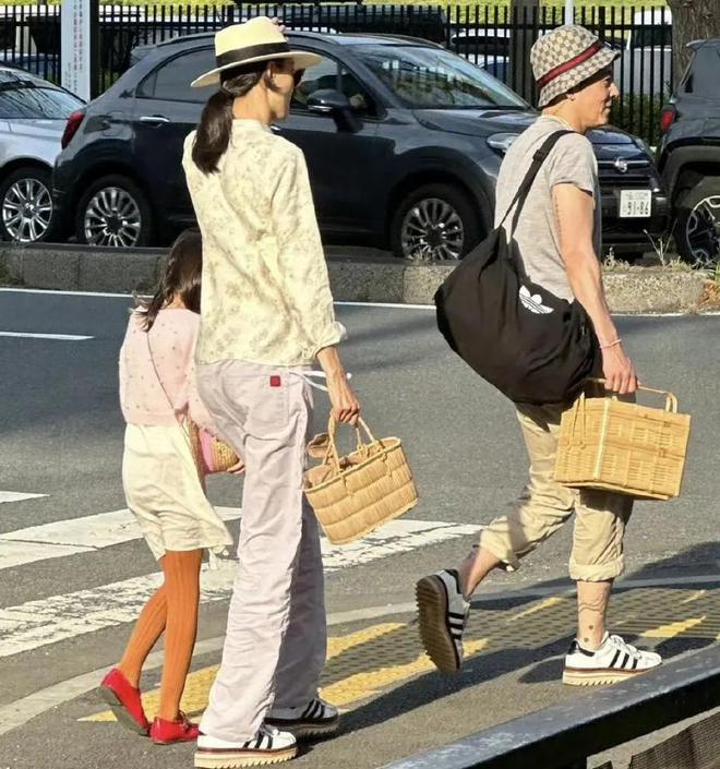 陈冠希一家搬去东京了家庭聚餐必配清酒生活已经日式化(图3)