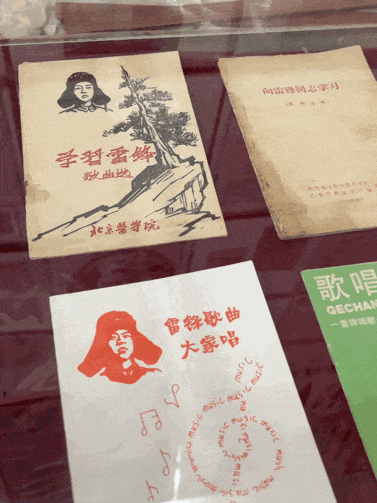 藏在社区二楼的精神灯塔：探访湖北省唯一一家居民身边的雷锋陈列馆(图1)