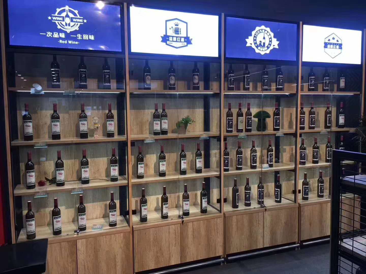 山东橱窗陈列道具招标采购(图1)