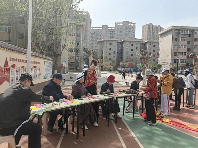 非遗风筝进社区 传统文化焕新光(图1)