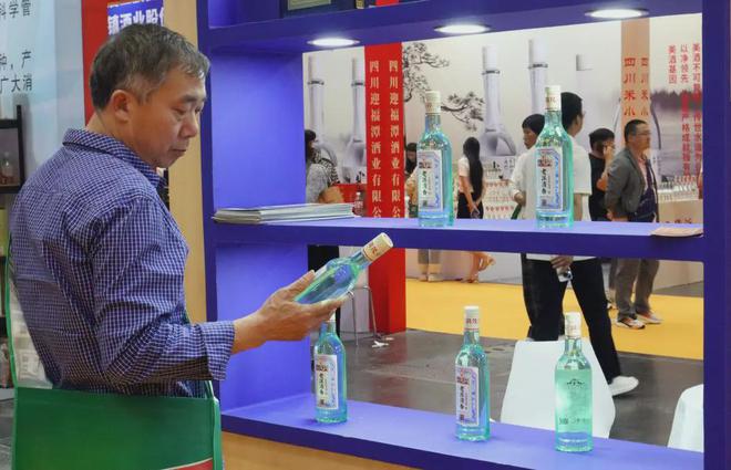 燃爆郑州糖酒会！同茂兴老派清香酒凭“硬实力”圈粉无数(图3)
