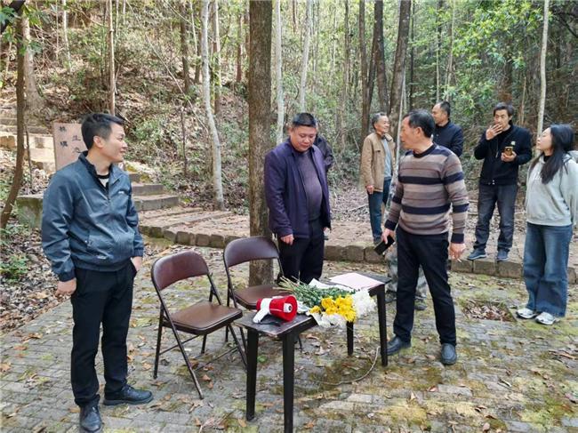 资溪县株溪林场开展文明祭祀宣传活动(图1)