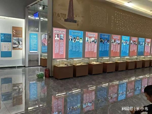 博物馆展柜厂家巧手织梦藏珍守护者！(图2)