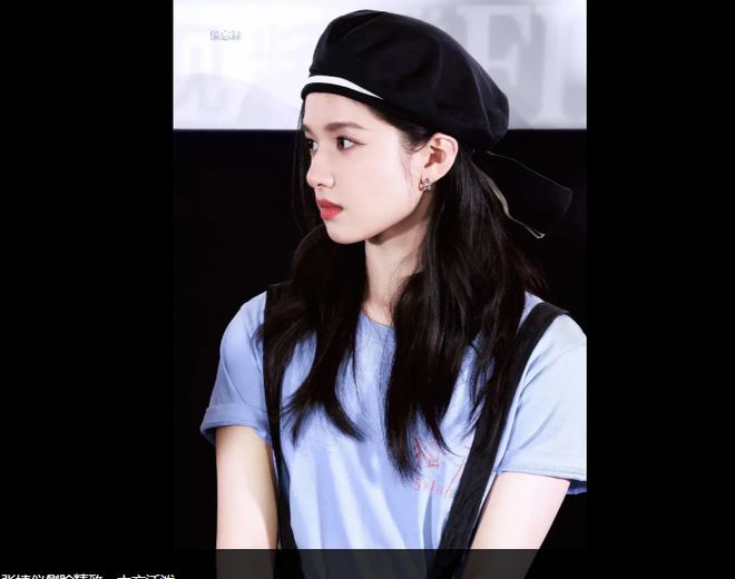 张婧仪贝雷帽气质对镜甜笑温婉又仙气！(图5)