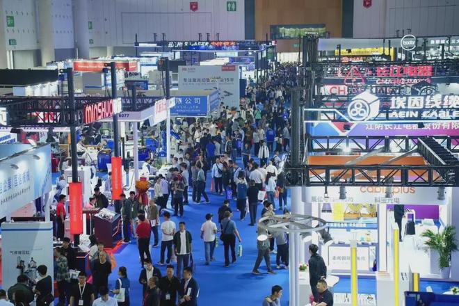 展会搭建哪家强？2025 成都工博会力牧国际为嘉立创打造吸睛展台(图1)
