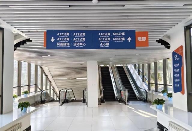 东北一高校2公里多暖廊连通20多栋建筑寒冬学生轻装就能上课打球(图3)