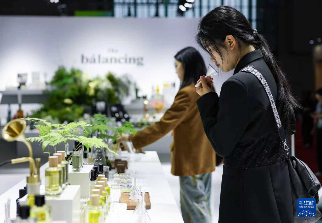 第八届进博会丨在消费品展区体验美好生活(图5)