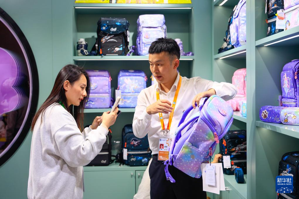 第八届进博会丨在消费品展区体验美好生活(图14)