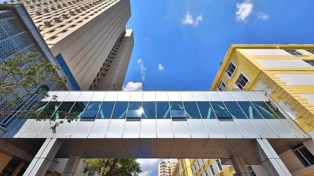 冬天穿短袖？哈工大硬核“暖廊”惊艳网友(图2)