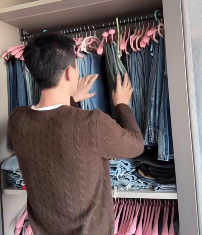 杜淳给王灿选衣服穿衣柜几十条牛仔裤帽子首饰一堆太能买了(图7)