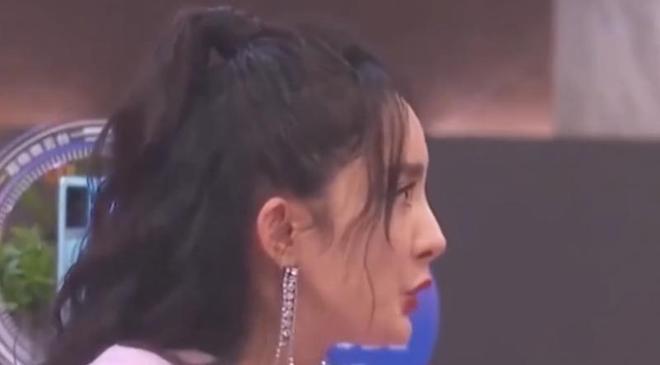 杜淳给王灿选衣服穿衣柜几十条牛仔裤帽子首饰一堆太能买了(图16)