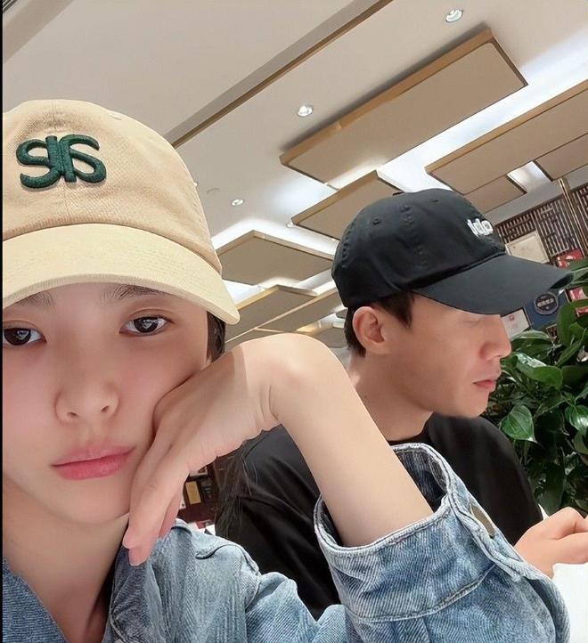 杜淳给王灿选衣服穿衣柜几十条牛仔裤帽子首饰一堆太能买了(图20)