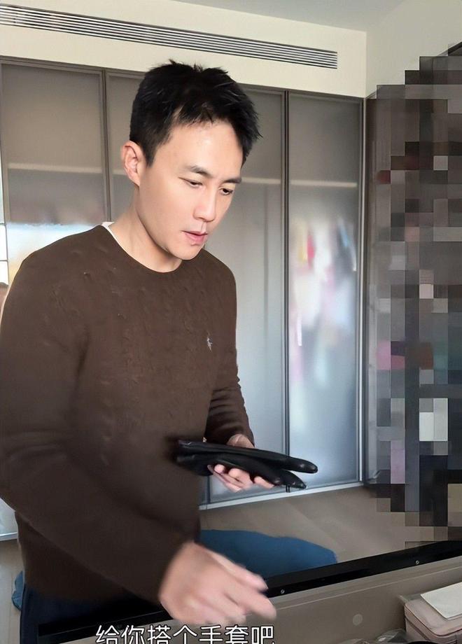 杜淳给王灿选衣服穿衣柜几十条牛仔裤帽子首饰一堆太能买了(图27)