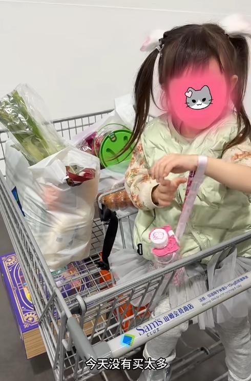 杜淳给王灿选衣服穿衣柜几十条牛仔裤帽子首饰一堆太能买了(图25)