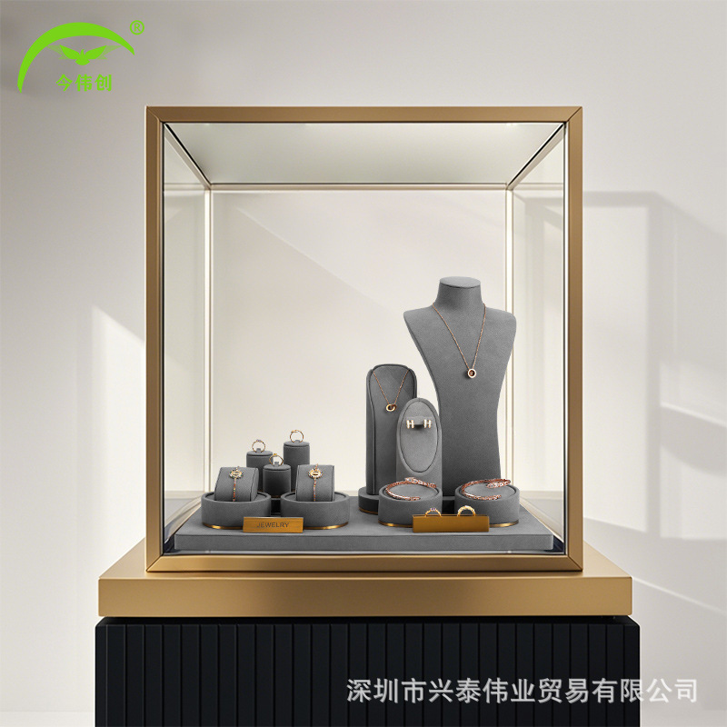 筑牢安全防线 守护新春平安——市国防动员办开展国防人防教育馆春节前安全检查(图1)